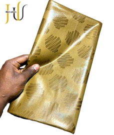 Bazin Uni – Le tissu incontournable pour vos tenues