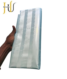 Bazin Uni – Le tissu incontournable pour vos tenues