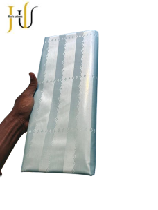 Bazin Uni – Le tissu incontournable pour vos tenues